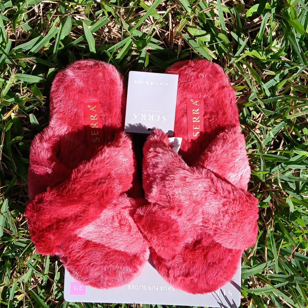 Faux fur slippers.NWT